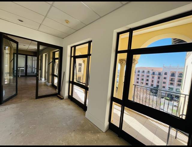 201M² OFFICE TO LET IN FOURWAYS
